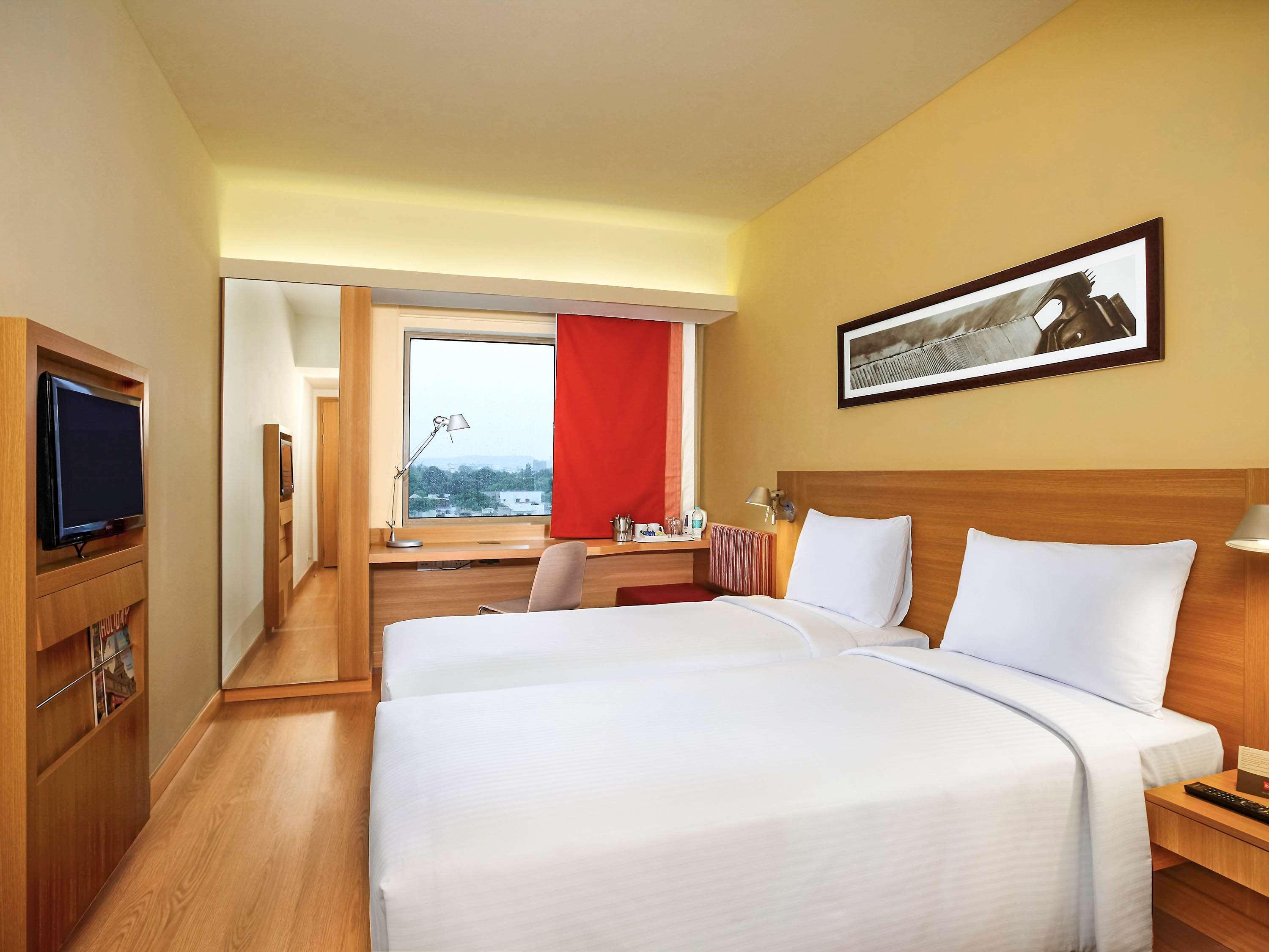 Hotel Ibis Bengaluru Hosur Road - An Accor Brand Exterior foto