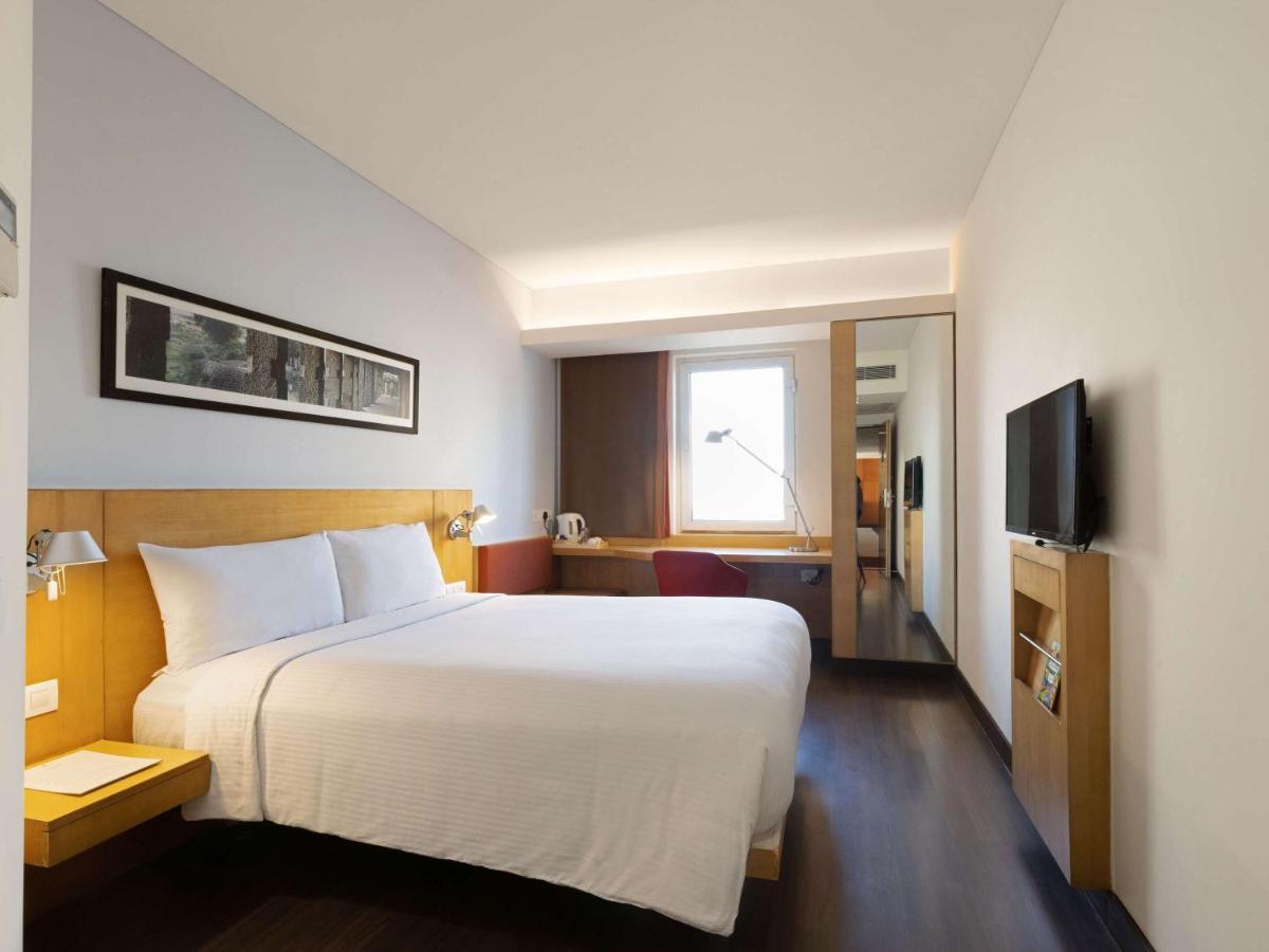 Hotel Ibis Bengaluru Hosur Road - An Accor Brand Exterior foto